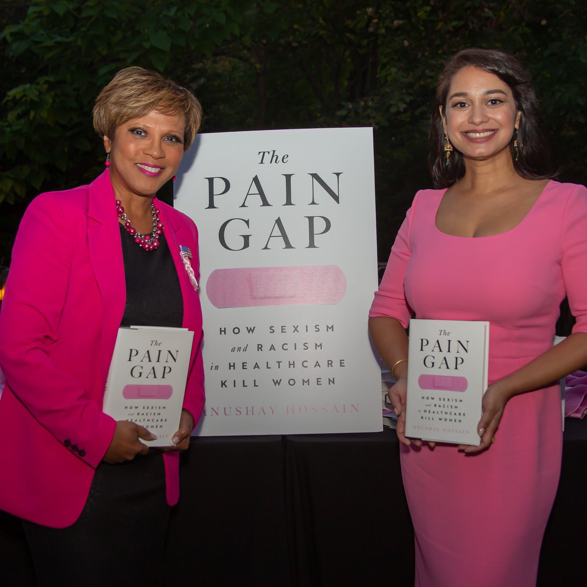 TheWomanCodePB's tweet photo. We love it when women lift as they climb! Congrats @AnushayHossain on your new book #ThepainGap and thank you @IAmSophiaNelson for being a great writing mentor and helping bring other women authors along. #ThereIsACode #TheWomanCode https://t.co/wARfd2nG7B