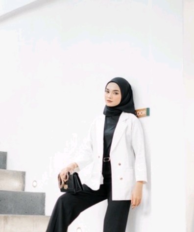 SimpleLookThing's tweet image. Sofia Linen Blazer🌱

Hi dear, ini satu lagi daily blazer yg simple &amp;amp; casual look. Sofia Linen Blazer
shp.ee/b96tgwp