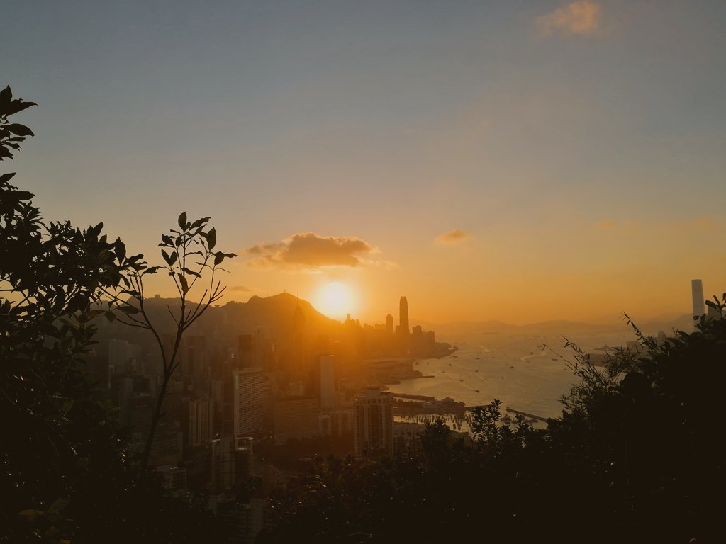 lehcaroinus's tweet photo. @Seattsma12 #Sunset_ Breamar hill🌞HK https://t.co/E5STmkhDBc
