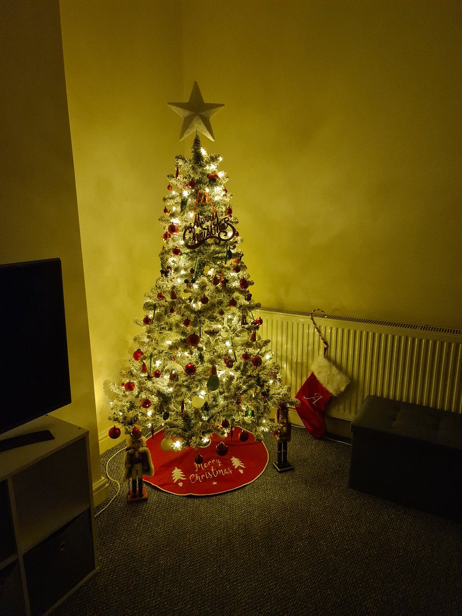ScarletMarieee's tweet photo. Our Christmas Tree is up!🎄🎅❤ https://t.co/g9ax2d0Zho