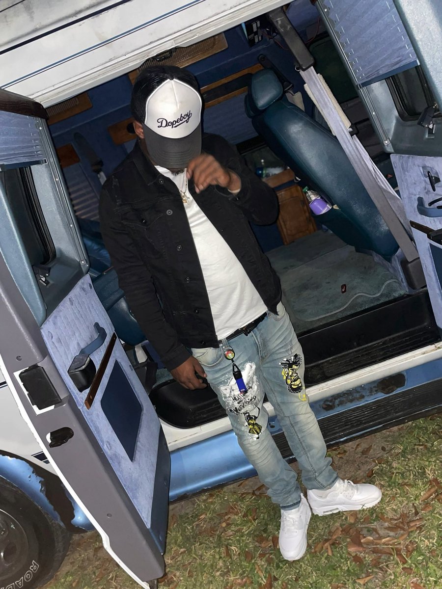 Teflon_E's tweet photo. Sum like the wind ๐ฌ dont let that go over ya head ๐ฏ#WizardKelly #FreeDaGuys #LLJGutta https://t.co/IqBDP7sLKT