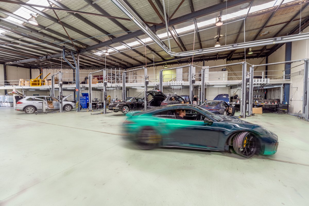 Our favourite shot from the Porsche project 💯🔥

#porscheproject #unistor #porsche #mezzaninefloor #mezzanine #cars #workshop #storagesolutions #car #carsofinstagram #auto #automotive #instacar #turbo #luxury #supercar