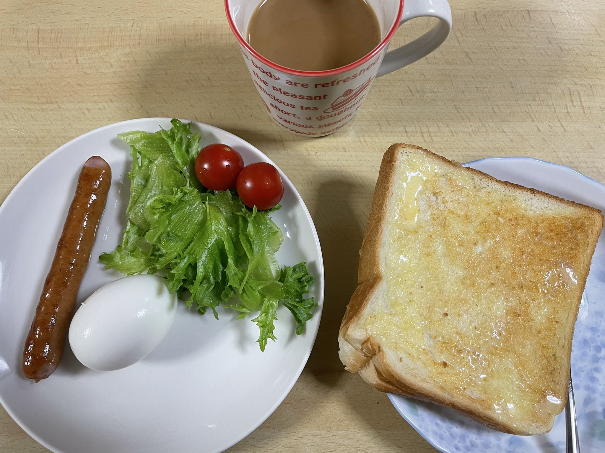 Kotabix おはようございます 朝食撮影4日目 キーコーヒーのドリップオンバラエティパックの今日はsince19 Blend No 100 やさしい苦みで凛と香るブレンドコーヒー トーストに発酵バター ミニトマト サニーレタス 半熟卵 燻製ウインナーソテー