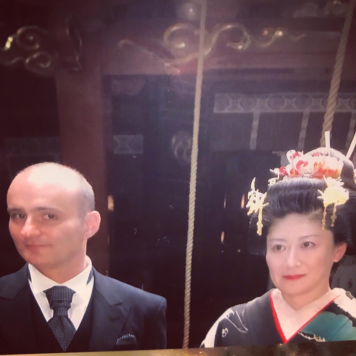 SakkouS's tweet photo. 赤坂氷川神社でドイツ🇩🇪の御新郎様と、日本人の花嫁様のご様子。御会食は築地料亭「治作」さんにて。しっとりとしたさ落ち着き。しかしこの後は、「六本木」で楽しい飲み会があるそうで白のミニワンピースでイメチェンにビックリ！ https://t.co/EPEyRtGrc4