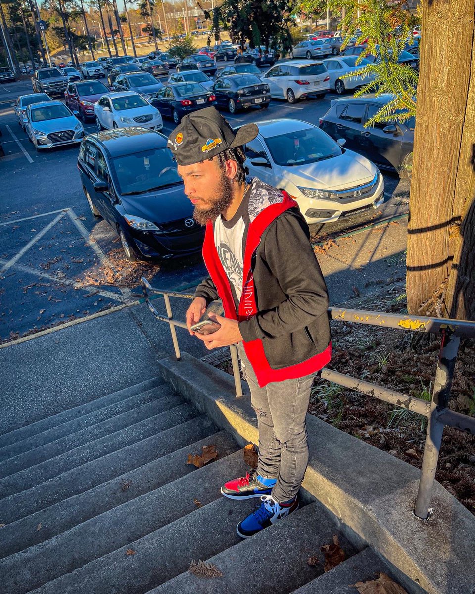 10ksuave's tweet photo. the hurting scars made a n**** deadly 🪔 https://t.co/DHjPcuOQHg