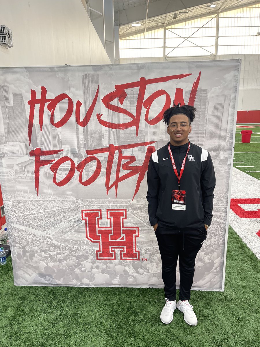 Andre_ES_m's tweet photo. Had a great time last night at my DREAM school had a wonderful gameday experience , can’t wait to be back soon ,thank you @CoachMCScott @rajesh_murti #GoCoogs https://t.co/mBIWe7OGPh