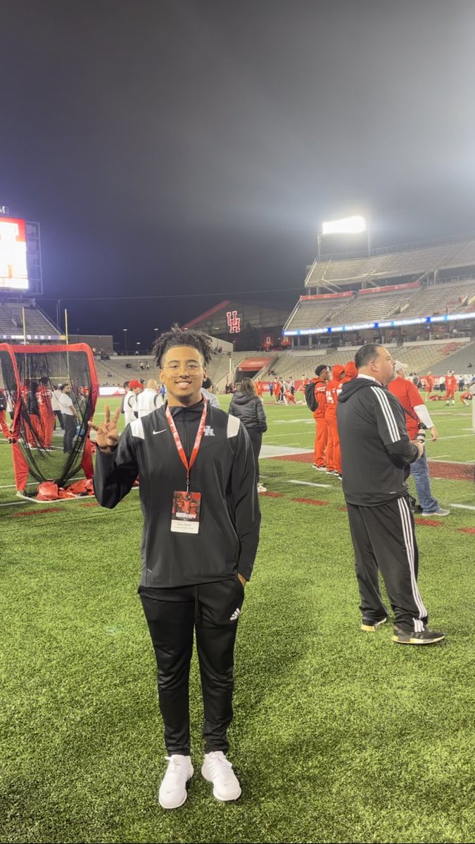 Andre_ES_m's tweet photo. Had a great time last night at my DREAM school had a wonderful gameday experience , can’t wait to be back soon ,thank you @CoachMCScott @rajesh_murti #GoCoogs https://t.co/mBIWe7OGPh