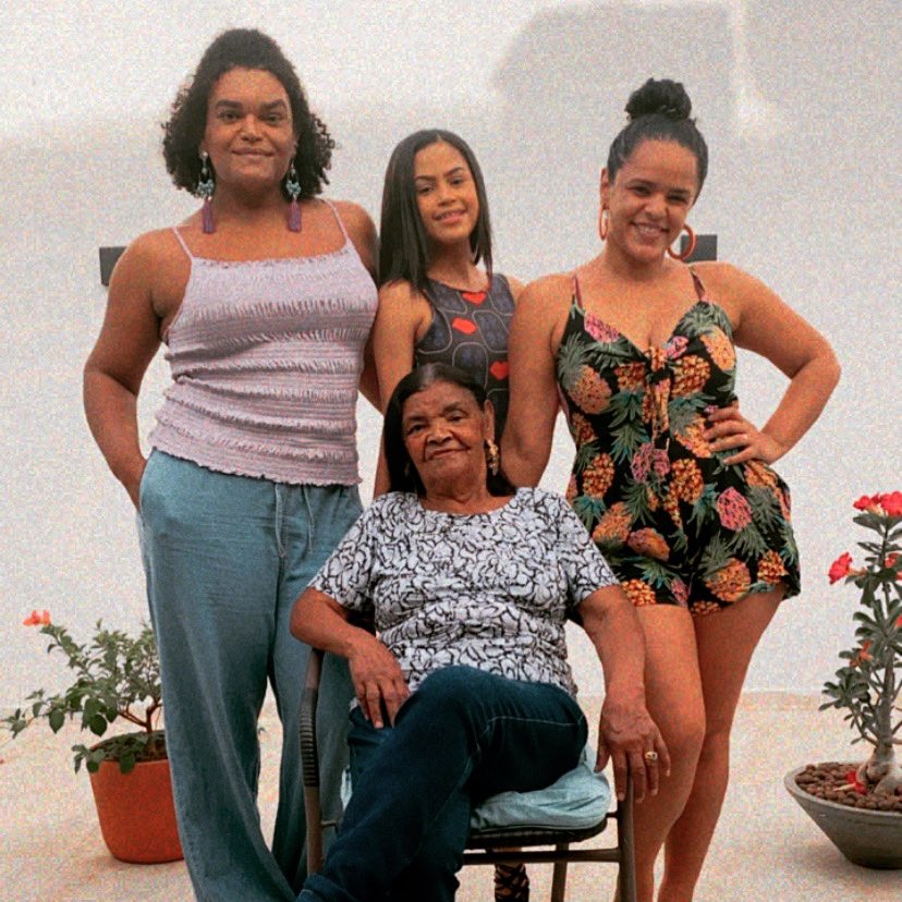 luporttoo's tweet photo. É muito louca uma travesti está ao lado da sua ancestralidade e dos novos caminhos de mulheres negras! #ConscienciaNegra  é mais do que post na internet! #consiencianegra https://t.co/fbmp0qJ1xc