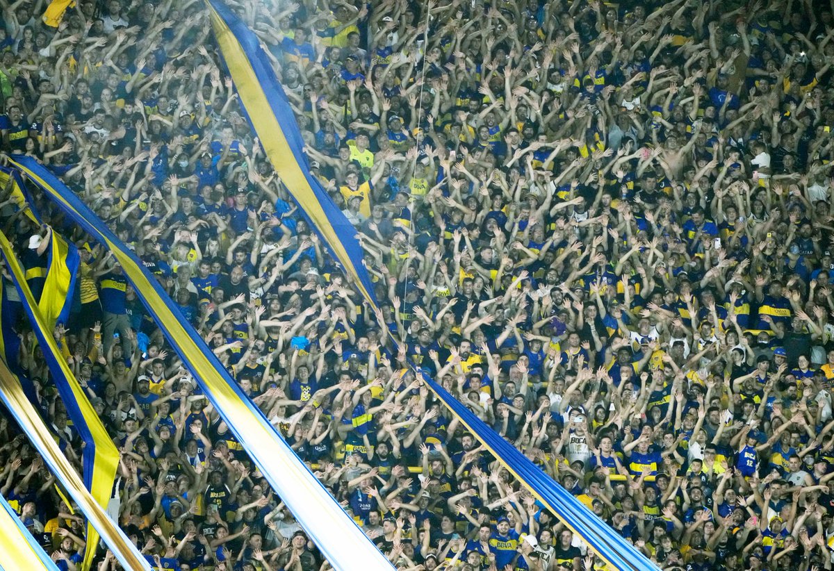 BocaJrsOficial's tweet photo. #Boca y su gente...

🙌💙💛💙 https://t.co/ZgSztPP7Qw