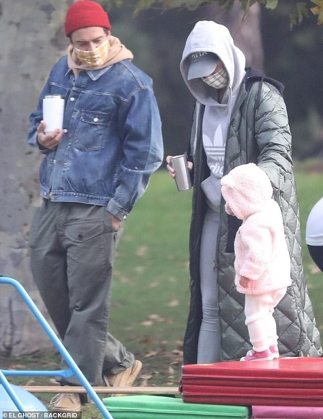 SpainKP_Media's tweet photo. FOTOS | Nuevas fotos de Katy con Orlando y Daisy paseando por un parque de Beverly Hills hoy. https://t.co/2asWJRs7ye