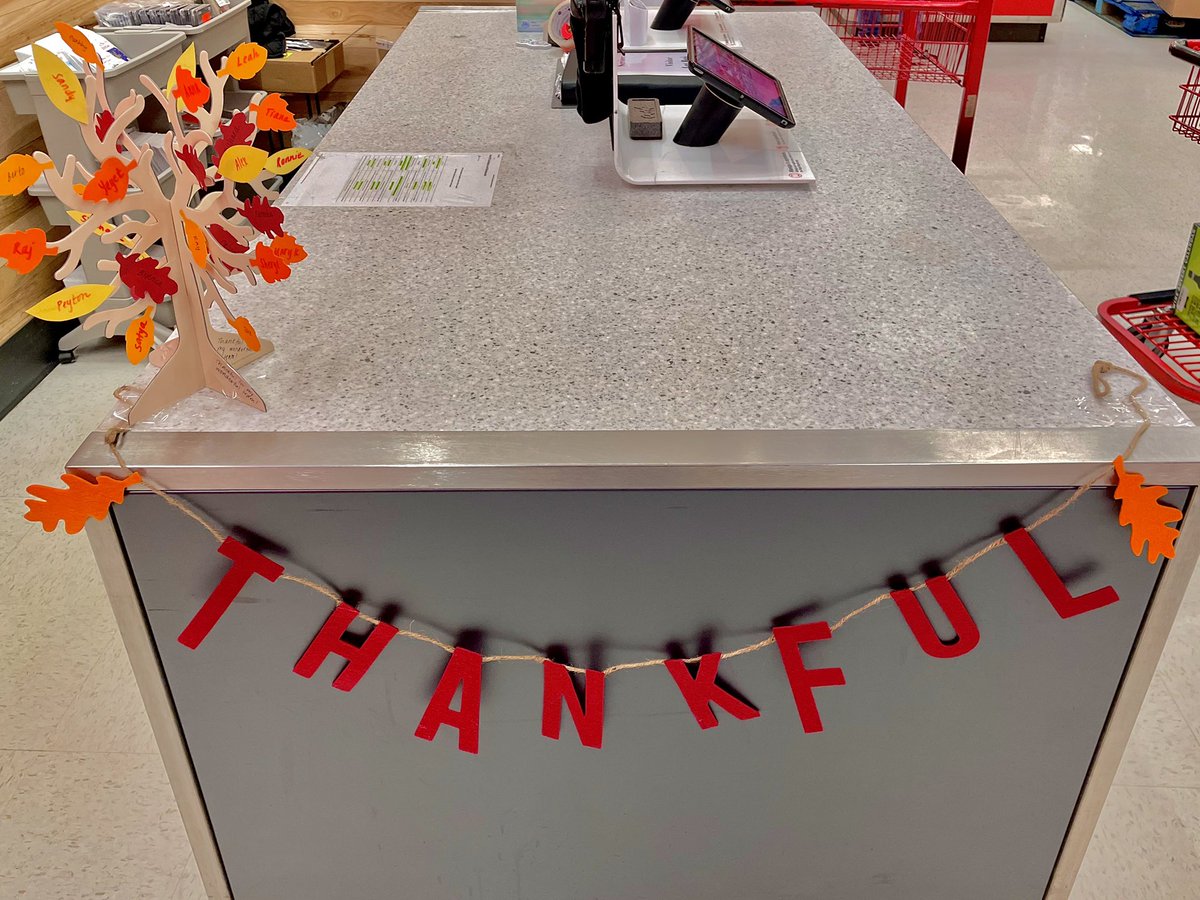 KassyRojas_'s tweet photo. T0866 is THANKFUL for the S&E Team 🥰 #TargetFam #ThankYou #CareGrowWinTogether #T0866 @0866_t @kjohnson_16 https://t.co/CXlfCN9Kct