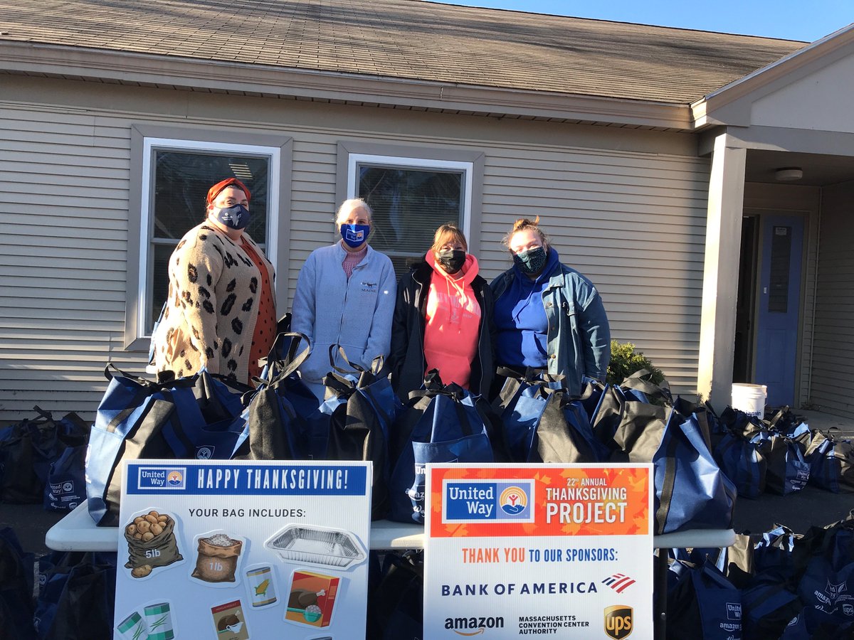 graniteuwnh's tweet photo. The spirit of the season was alive in the Greater Seacoast at #UWThanksgiving with @UnitedWayMABay  - 18K bags of Thanksgiving groceries, 250K pounds of food distributed in 30 communities on Nov 20th! TY to the volunteers @graniteuwnh  worked with in #Newmarket #Rochester today! https://t.co/LKSsDqWmga