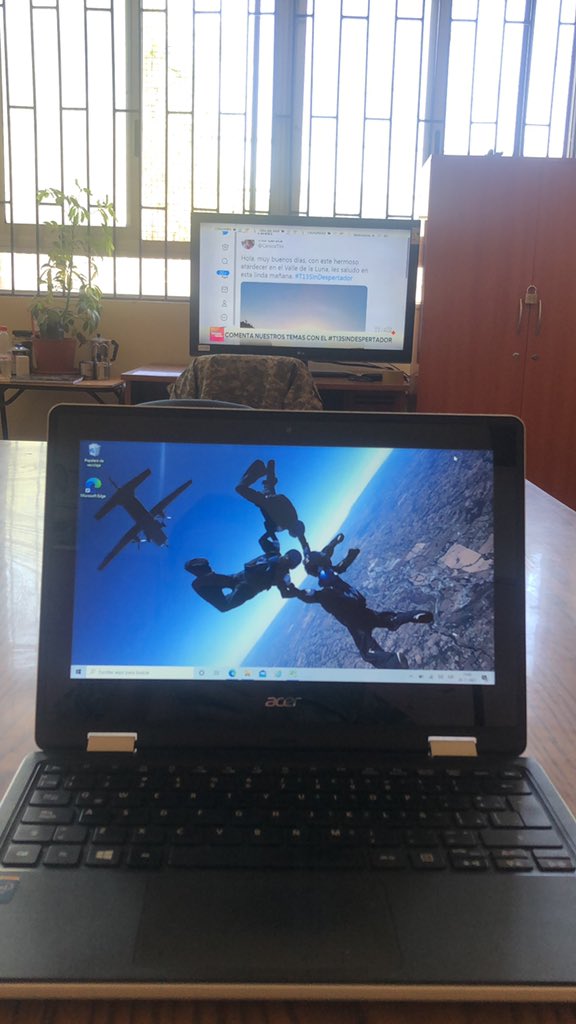 sky_figue's tweet photo. #T13SinDespertador acá estamos junto a @FACh_Chile resguardando los locales de votación para este domingo #EleccionesChile2021 https://t.co/YtVTMC3Nnm