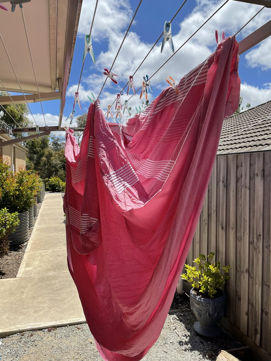 dasheryoung's tweet image. Hanging up a doona cover by yourself is an underestimated task! How did I go ? (and no it’s not my colour of choice)
