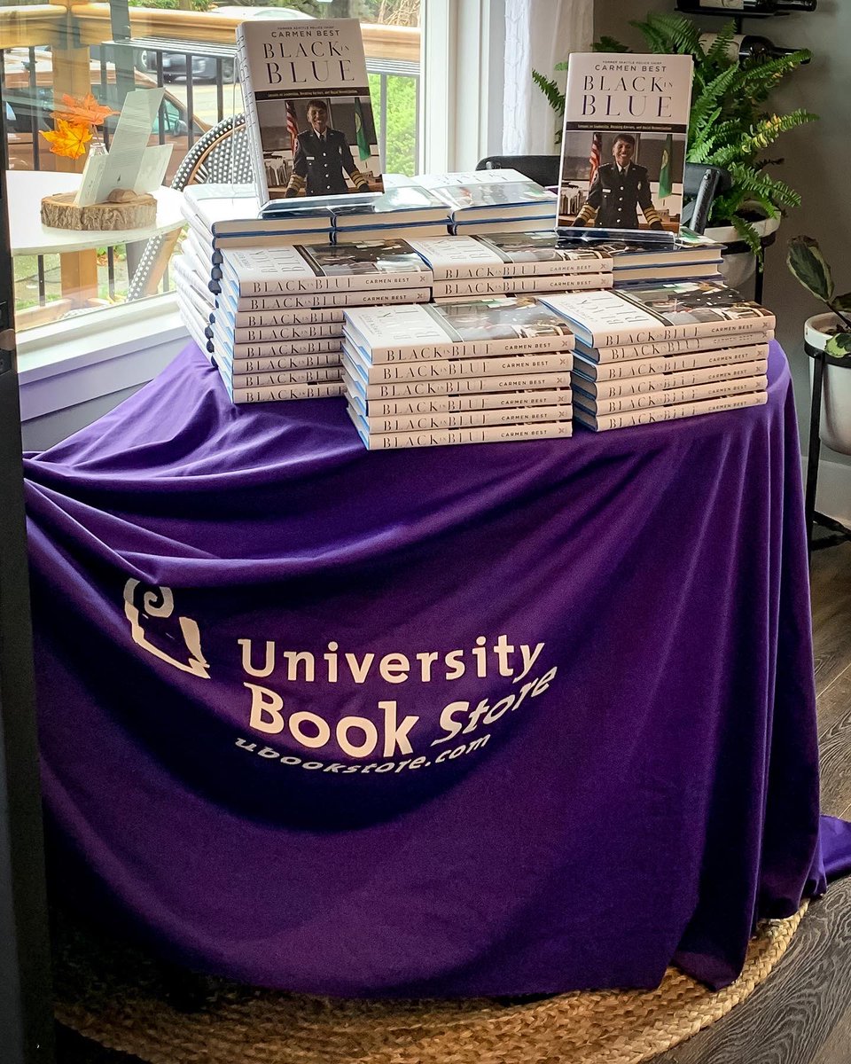PineLakeWinery's tweet photo. We were honored to host former Seattle Chief of Police Carmen Best book signing event. “Black in Blue: Lessons on Leadership, Breaking Barriers, and Racial Reconciliation”.
#BlackInBlue #booksigning #westseattle #ChiefBest @carmenbest https://t.co/G1ak0En9Vw
