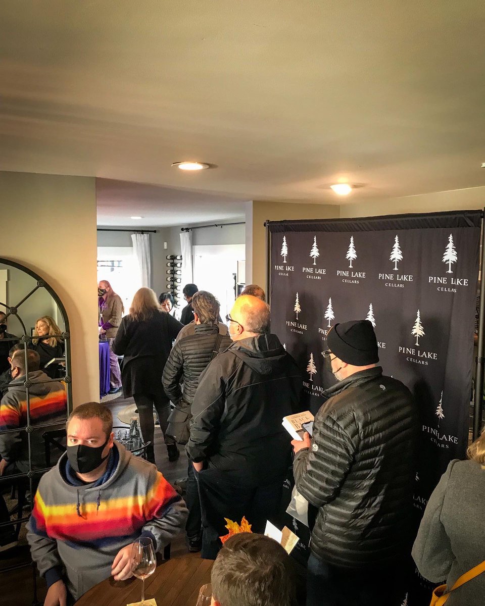 PineLakeWinery's tweet photo. We were honored to host former Seattle Chief of Police Carmen Best book signing event. “Black in Blue: Lessons on Leadership, Breaking Barriers, and Racial Reconciliation”.
#BlackInBlue #booksigning #westseattle #ChiefBest @carmenbest https://t.co/G1ak0En9Vw