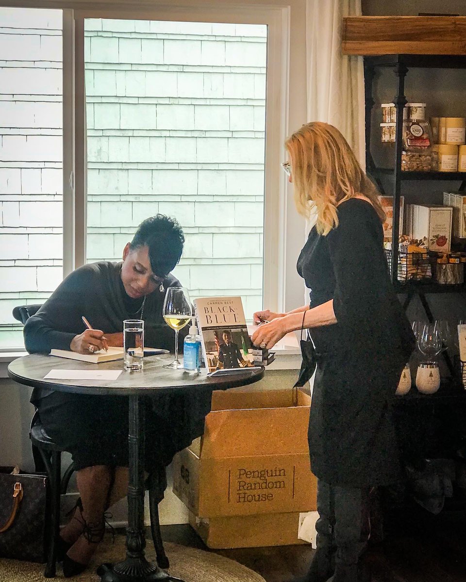 PineLakeWinery's tweet photo. We were honored to host former Seattle Chief of Police Carmen Best book signing event. “Black in Blue: Lessons on Leadership, Breaking Barriers, and Racial Reconciliation”.
#BlackInBlue #booksigning #westseattle #ChiefBest @carmenbest https://t.co/G1ak0En9Vw