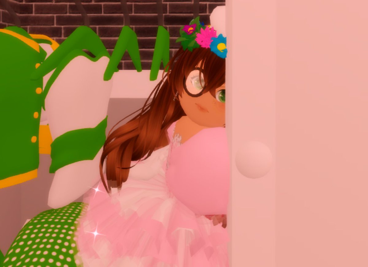 MlSTICORE's tweet photo. POV: I broke into your apartment and you didn’t call the police.

Okay but seriously. @BeaPlaysRBLX I hope you feel and get better! Please know you can talk to anyone and your loved by many. Please get some sleep as it’s almost 1AM. Love ya! <33 https://t.co/PDrlI4wFUZ