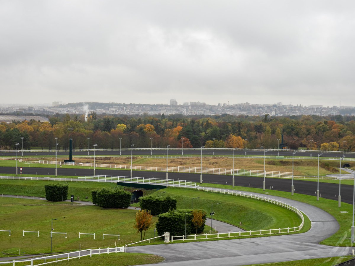UrbAgri's tweet photo. J-2 avant le lancement de la campagne de prévente des expériences vigneronnes, ateliers plantation et visites pour la création de notre vignoble à l’hippodrome de Paris-Vincennes, Paris 12ème. 🍇 🍷
1,8ha de vignes en permaculture au cœur du plus grand espace vert parisien. https://t.co/VQxSr9xYSF