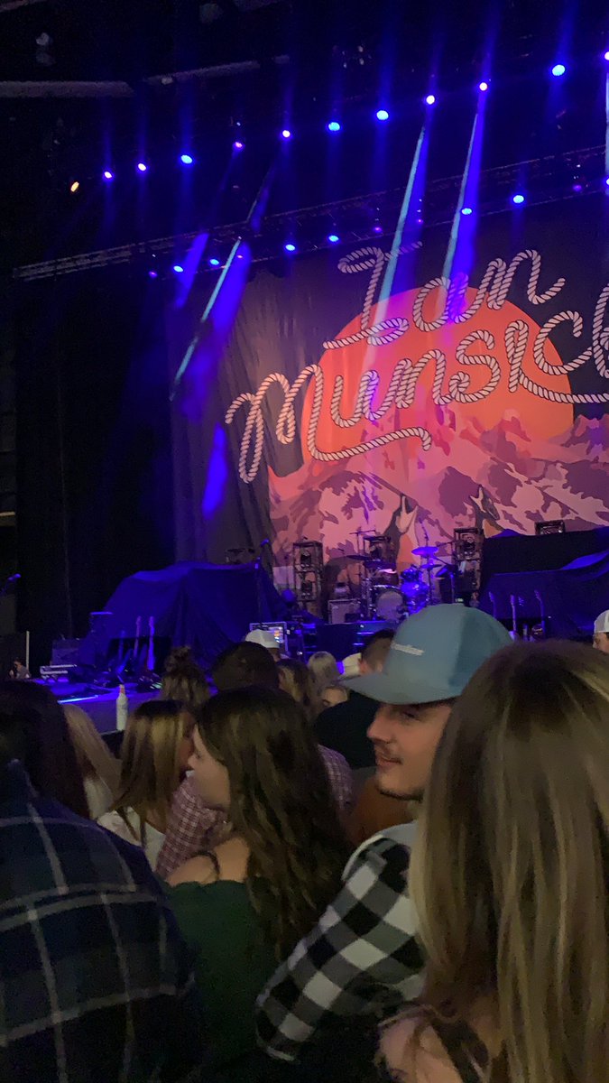 caceejanae's tweet photo. Waitin on youuuuuuu @IanMunsick ❣️❣️❣️❣️ https://t.co/ii1TW6HqDS