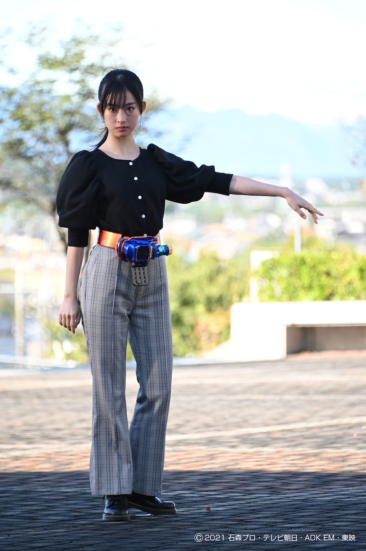 仮面ライダージャンヌ フルスーツ 1/1 等身大 着用可能 仮面ライダージャンヌ | 仮面ライダー図鑑 | 東映