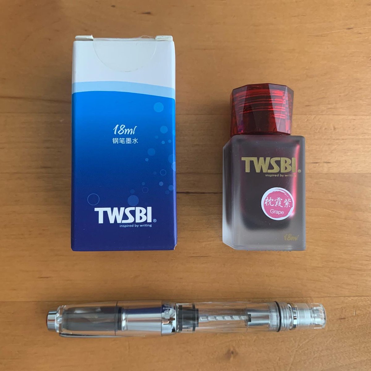 50smonkey's tweet photo. TWSBI INK枕霞紫(Grape)をDiamond mini ALに
紙:神戸派計画グラフィーロ
このインクも鮮やかでなく最初から抑え目、TWSBIの瓶にはこの感じの方が合ってるかもね🤔
 #twsbidiamondmini  #twsbiink  #神戸派計画グラフィーロ  #紫  #grape  #インク好きな人と繋がりたい  #万年筆好きな人と繋がりたい https://t.co/d5BlOj9hqY