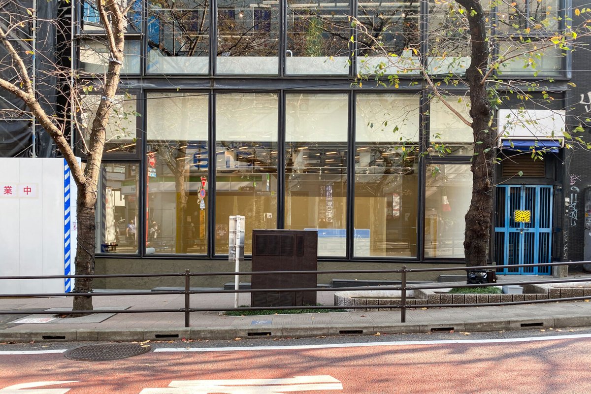 archiphoto's tweet photo. 青木淳研究室による展覧会「鳥は泳ぎつづける」のレビュー

展覧会の制作プロセスを見せるという“在り方”から考えられた展示は、訪問者に関係性の視点を意識させると共に、建築の伝え方の未来までも想起させる。

写真©architecturephoto
詳細はリプライ欄の🔗から https://t.co/cF4U64af07