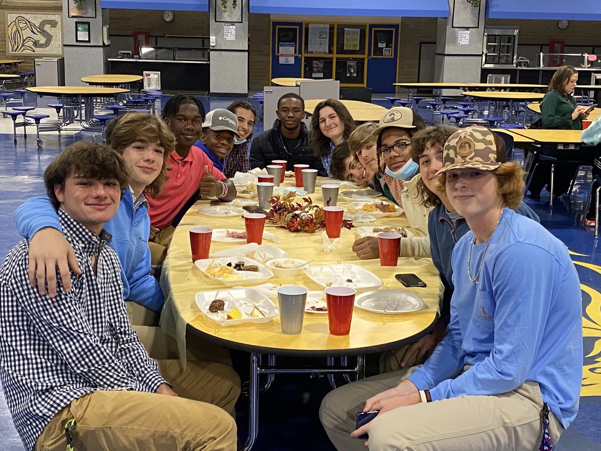 WillBHoward's tweet photo. Great turn out for our very first baseball family Thanksgiving dinner! Perfect way to finish a great week of Man Up and wish everyone a Happy Thanksgiving holiday. https://t.co/loYLS7Zezi