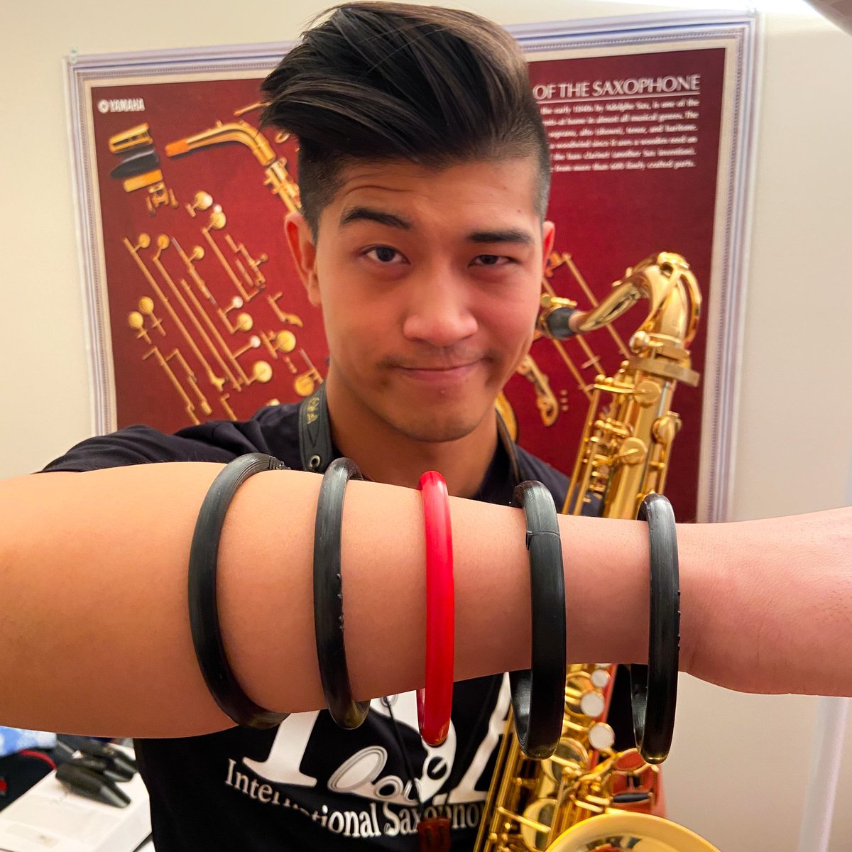 jeffreyjfleung's tweet photo. Comic and saxophone nerd worlds combine in the first issue of Jeffrey Leung and the Legend of the TENor Rings
Thanks to Peak Performance Woodwinds for these tenor saxophone bell bring prototypes!
#marvel #shangchi #saxophone #bellrings https://t.co/Yxji3gVrkO