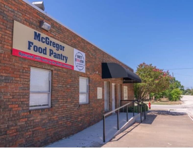 chezchappelle's tweet photo. Today, student representatives from each campus presented donations totaling over $15,000 to the #McGregorFoodPantry to help feed the hungry in our community. Isbill Jr High brought in over $4700! #bulldogs 
🖤💛

Way to go MISD! https://t.co/zVWHA7HLvw