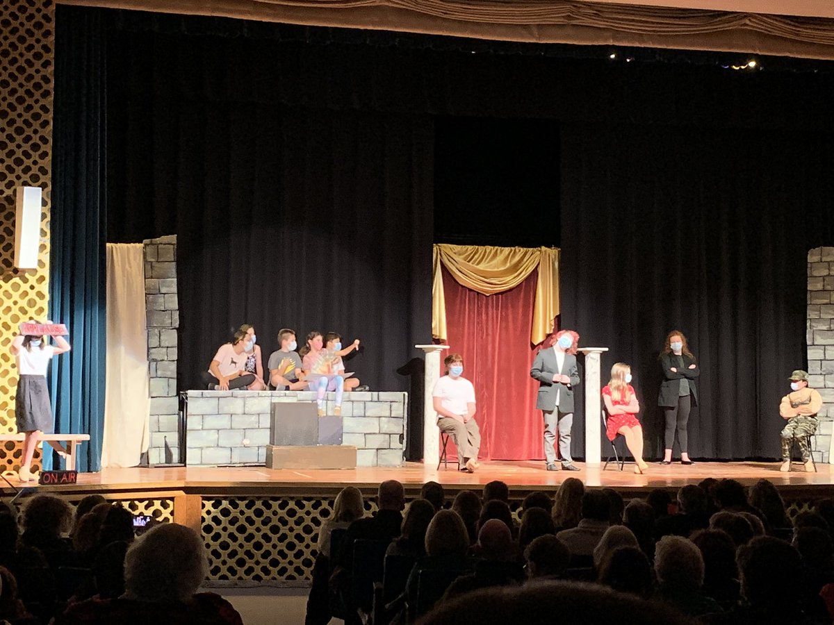 jmannion4C's tweet photo. Three cheers for tonight’s performance by the members of the #MiscoeHillYouthTheater @MendonUptonRSD It made us LOVE Shakespeare! https://t.co/bOj6CDOAkr