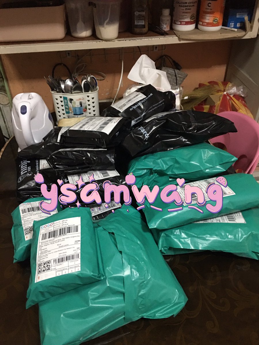ysamwang's tweet photo. ★ #YsaUpdates 

some of sco parcels will be picked up today, hihingi narin me pouches sa ggx para sa mga direct ggx courier, if maaga magpick up si kuya ggx ngayon and may dalang pouches mag book me agad ng same day pick up 💚 thank you ! https://t.co/tehb6OzBkx
