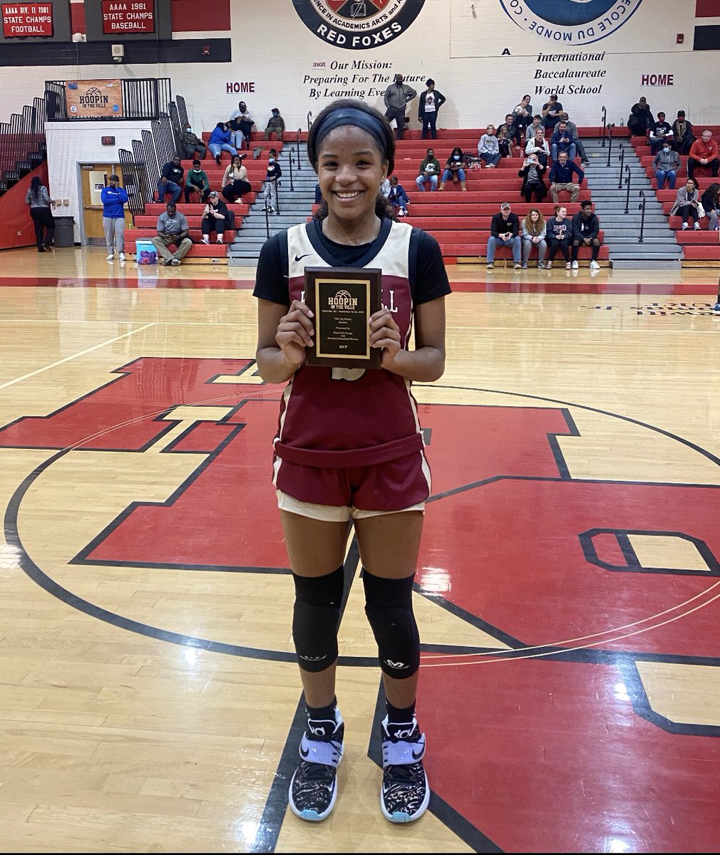 Let me introduce you to #2 Alyssa Hankerson a 5’6” Guard class of 2025
You read it correctly a 9th grader. Her speaks for itself. No words needed. #SisterHood she #BuiltDifferent ⁦<a href="/AlyssaHankerson/">Alyssa Hankerson</a>⁩ SheWorkin