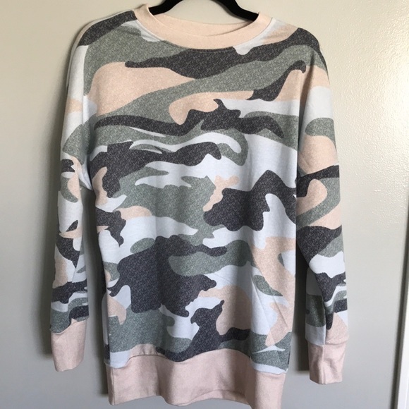 bfloto's tweet photo. So good I had to share! Check out all the items I'm loving on @Poshmarkapp #poshmark #fashion #style #shopmycloset #rollacoster #mine: https://t.co/jrnB9PcwMs https://t.co/IDQTicMUI9