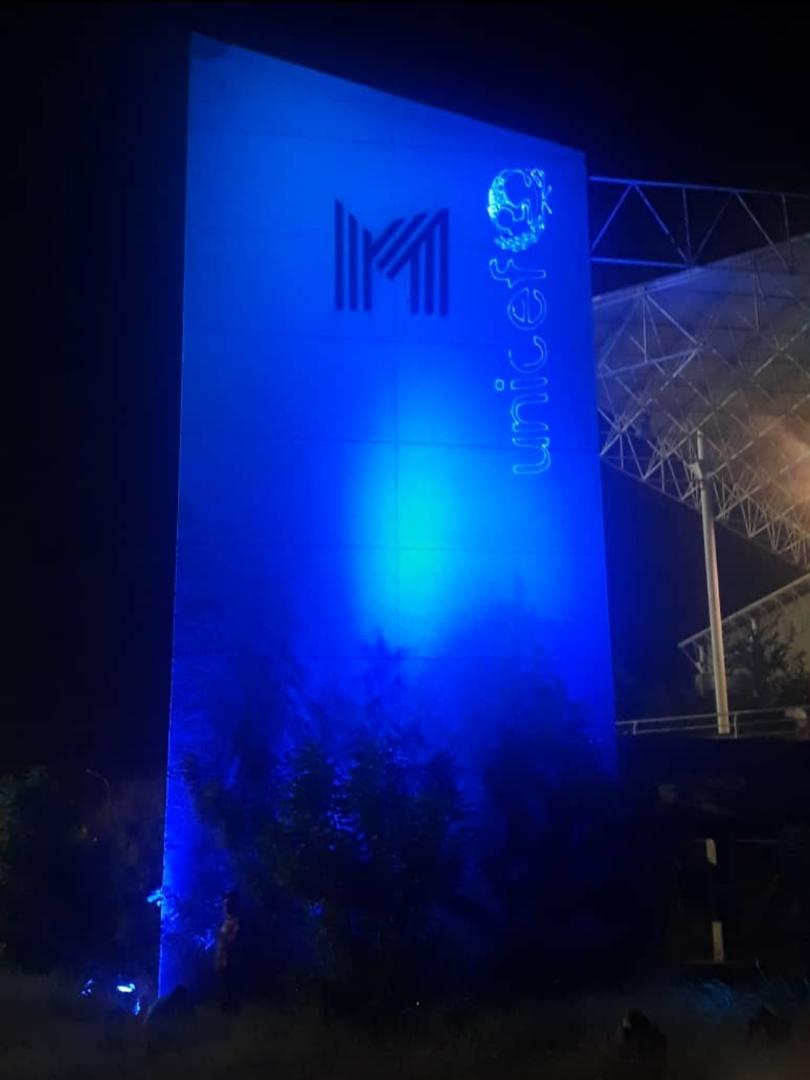 unicefvenezuela's tweet photo. En el #DíaMundialDeLaInfancia iluminamos de azul Plaza Venezuela en Caracas, el MACZUL en Maracaibo y el Parque La Navidad en Puerto Ordaz para recordar nuestro compromiso con los derechos de la niñez.

#AzulPorLaInfancia https://t.co/uQ6td574XR