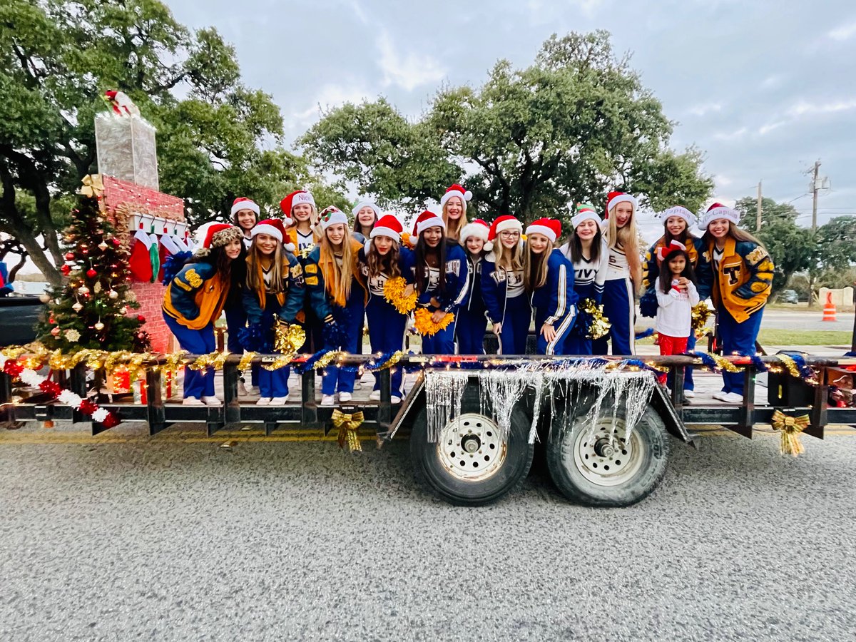 Happy Holidays from Tivy Cheer! We hope your holidays are filled with love and happiness! ♥️📣