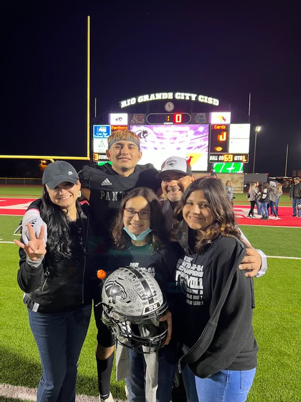 angievenegas13's tweet photo. The most beautiful part of this journey is that we are together! Panther Family โค๏ธ๐๐ป๐ค Congratulations, Panther Nation! Letโs keep it going! #OnDaHunt https://t.co/aSdJiKSJCS