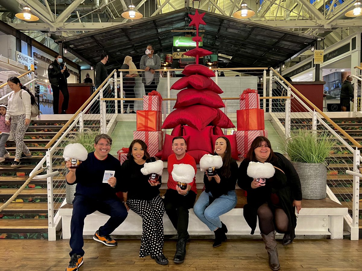 visitanaheim's tweet photo. Nuestro tercer destino con #VisitAnaheim, @fordlatino y la nueva #FordBronco es #MiniMonster, donde encontramos postres y bebidas enfocados en la sustentabilidad, dentro del Anaheim #PackingHouse, una colección culinaria en el corazón de Anaheim. #AnaheimTeEsperaBroncoTeLleva. https://t.co/9GA4Ejyhg3