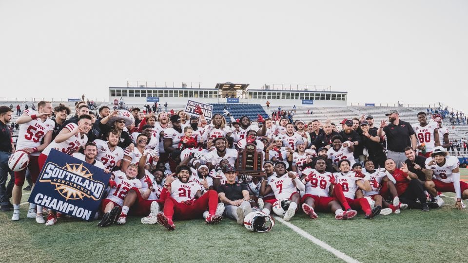 bwatsondline's tweet photo. How it started vs. How it’s going 💍💍 https://t.co/bEu5R5ePX9