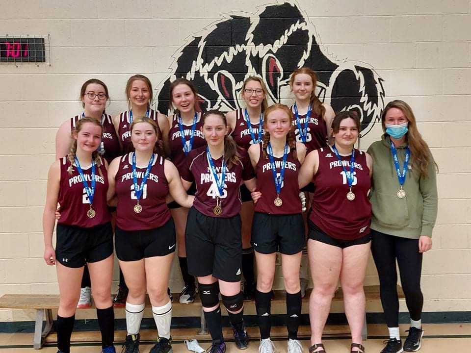 MsCareyPE1's tweet photo. Great weekend of indoor soccer at the 3A Central East Qualifier! Congrats to the finalists, JMOC for winning gold and NWIA for taking home the silver @schoolsportsnl https://t.co/dib8ge0BY7