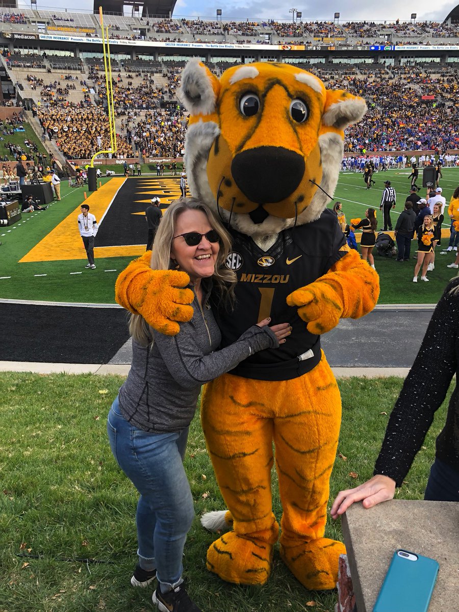 DalyCulwell's tweet photo. I’ve been waiting for 4 years for this pic @TrumanTiger_MU Happy Senior Day for your School Mom!!! https://t.co/JmPPOiqSc9
