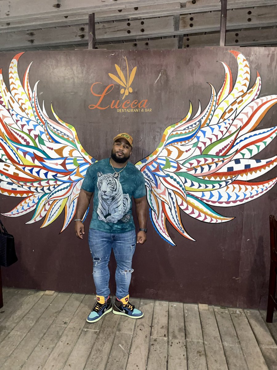 yungvitov's tweet photo. Boy done found his wings #KG1st #BlessAllPpl #10Days #VitoLight https://t.co/8JoqDndIGO