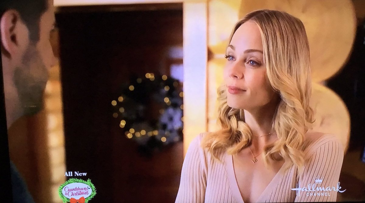 SkeeterBombay's tweet image. Instead of a #Whodunnit it’s a #WhosGonnaDoIt!
#PersonsOfInterest
#AChristmasTogetherWithYou @hallmarkchannel #CountdowntoChristmas 🎄