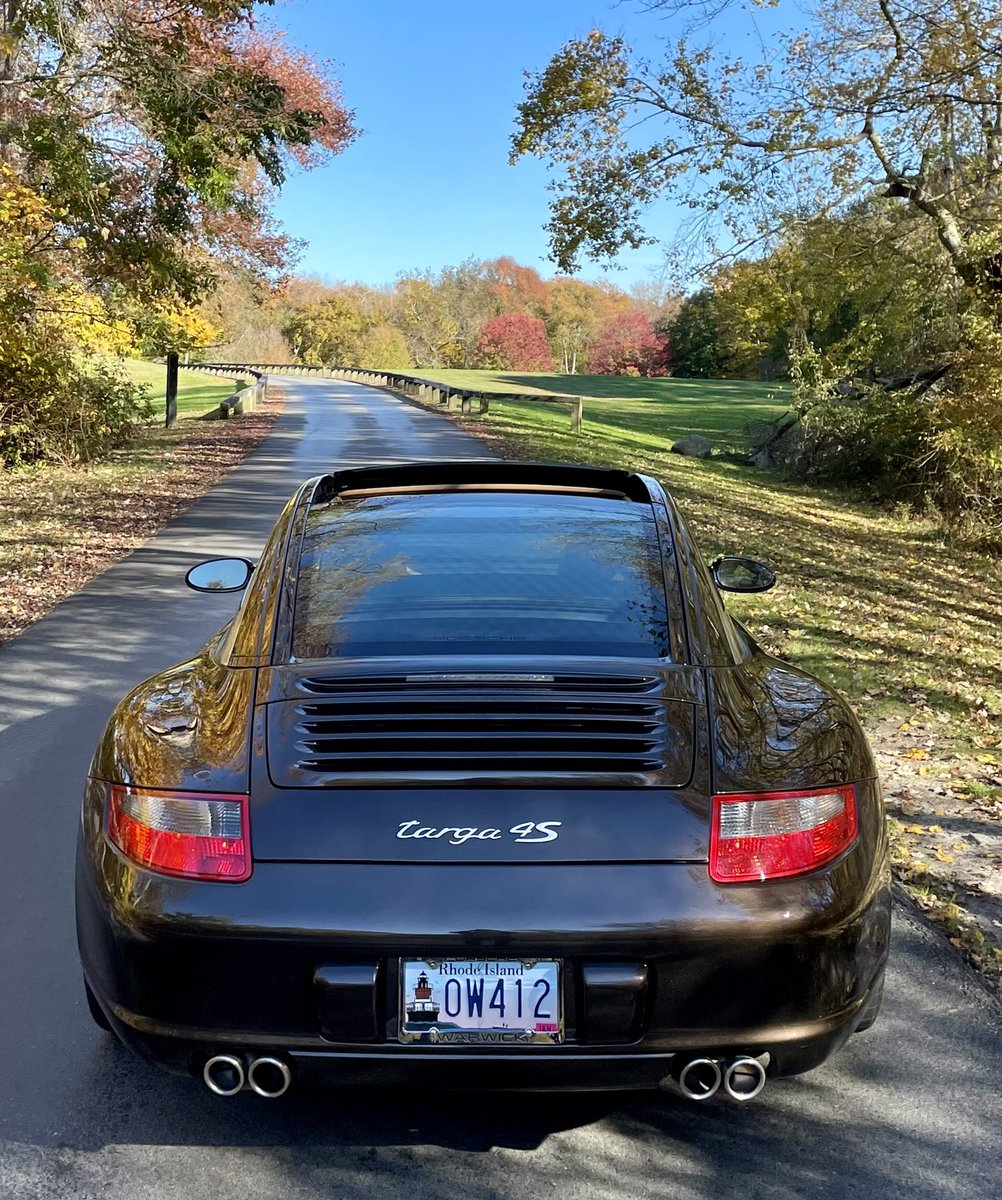 MikeAcciardo's tweet photo. Fall ride #Porsche https://t.co/UzBno5VGPC