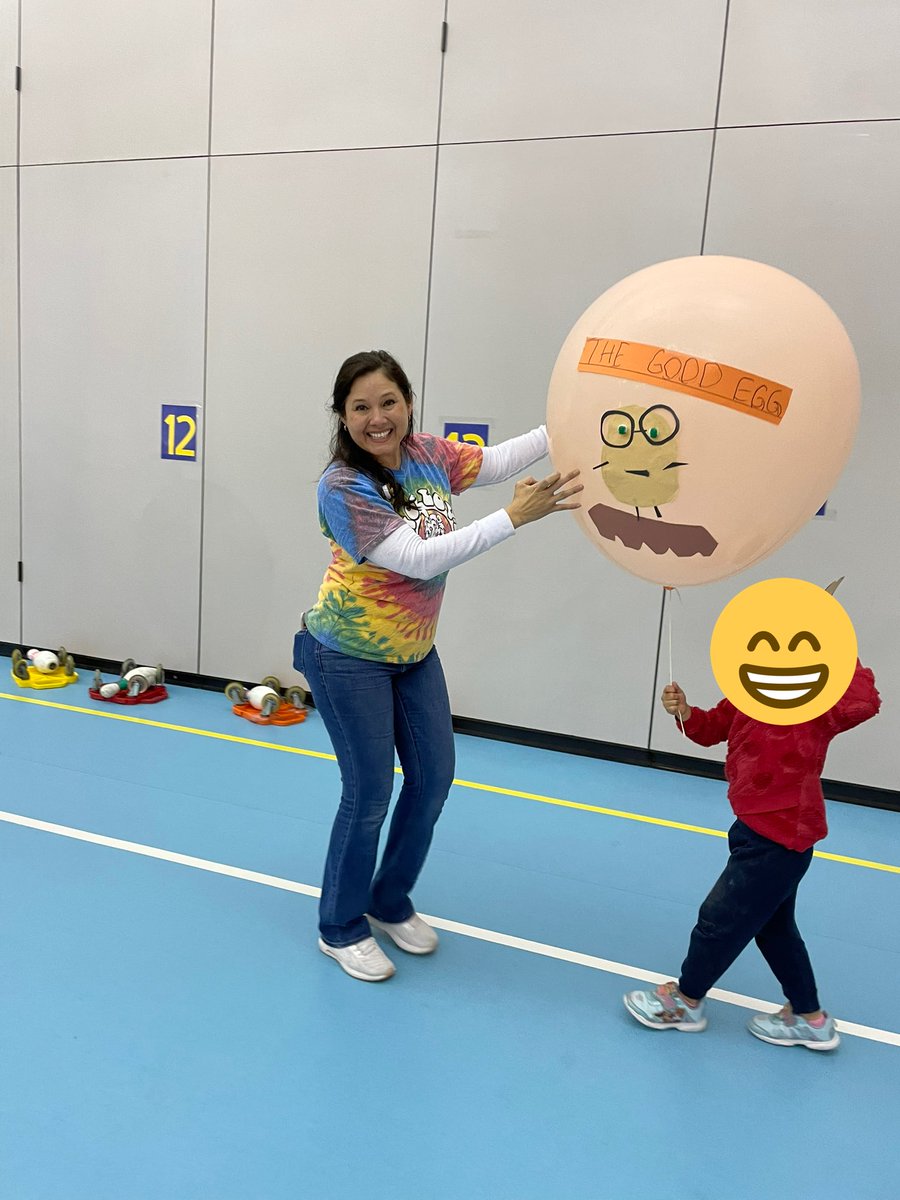 pewithcoachv's tweet photo. Loved that 1st grade had our school’s first ever float parade! It was so cute to see all the students floats decorated like some of their favorite books! 📚 https://t.co/ZRyJhr6e4Y