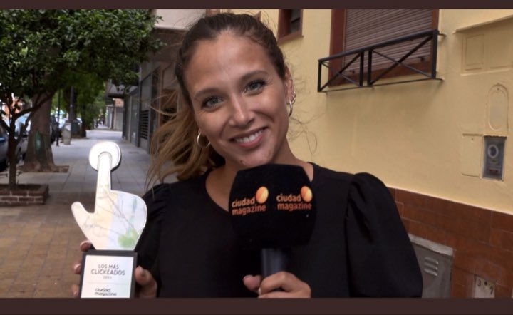 barbieVelezWeb's tweet photo. Siiii !!! Ella la más POTRA y DIOSA gano el PREMIO Los Más Clickeados !! de @ciudad_magazine FELICIDADES @barvelez muy orgullosa de vos beba bien merecido el premio 👍👏👏👏👏💃💃😘 https://t.co/8Z3dOAPSR1