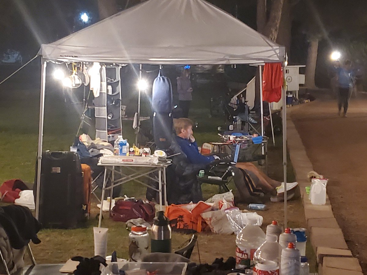 CWord0510's tweet photo. Olivier LeBlond has called it a day at @AravaipaRunning #FatOx after 201 miles. https://t.co/uhYUCIYFWJ