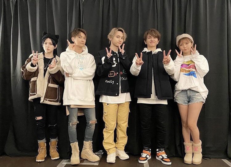 brasil_aaa's tweet photo. AAA iniciou hoje sua turnê de 15 anos “AAA Dome Tour 15th Anniversary” e a última antes do grupo suspender as atividades. 

A tour irá ocorrer até dezembro em todos os principais Domes do Japão! 

Já estamos com saudades! 😍😢
 
#aaa #aaa15thanniversary https://t.co/9aeNILxsOo