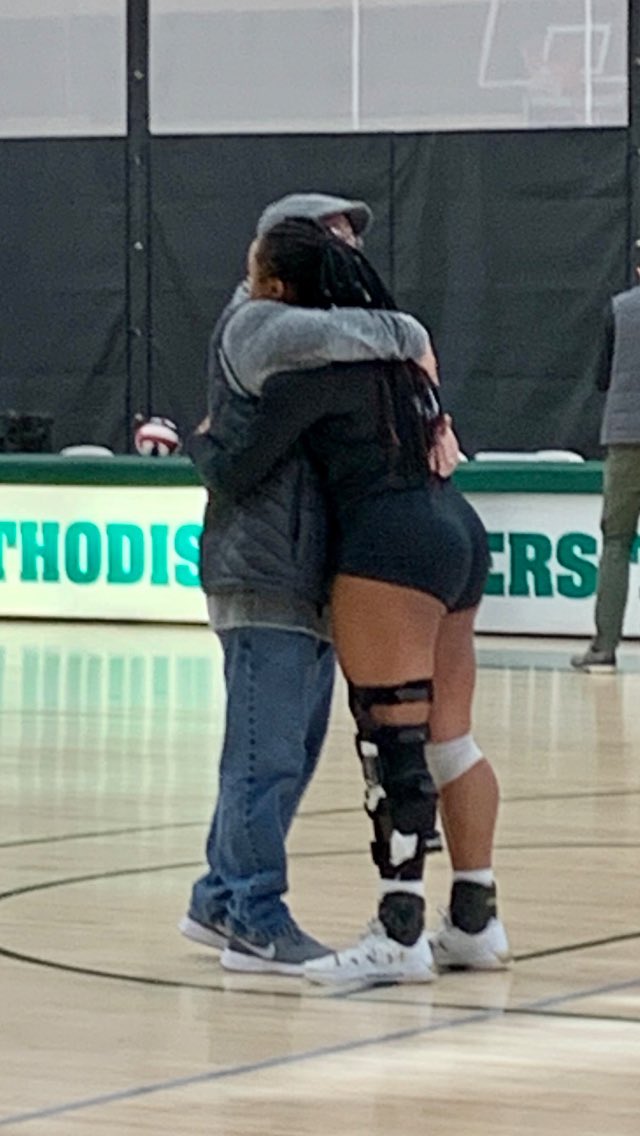 SteveHealy71's tweet photo. The best part of game day
@SydVolley @cmueagles
#WeAreDancing https://t.co/F8WW7KoX7o