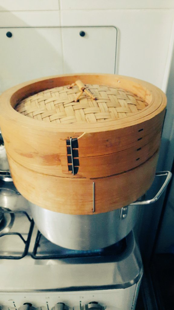 roweena016's tweet photo. Lo que menos me imaginé que terminaría comiendo hoy fue dumplings. Para los que no saben qué es, les recomiendo mirar kung fu panda 🥰🥰🥰🥰
#dumpling #dumplingsfordays #dumplinglove #dumplingtime #kungfupanda #buenprovecho🍴 https://t.co/RkRbylD9gi